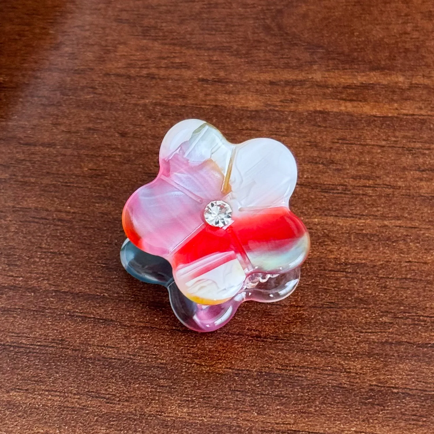 Mini Flower Hair Clip with Small Rhinestones, Elegant Acetate Mini Clip, Side-Swept Bangs, and Loose Strands Hair Accessory
Mini Flower Hair Clip with Small Rhinestones, Elegant Acetate Mini Clip, Side-Swept Bangs, and Loose Strands Hair Accessory