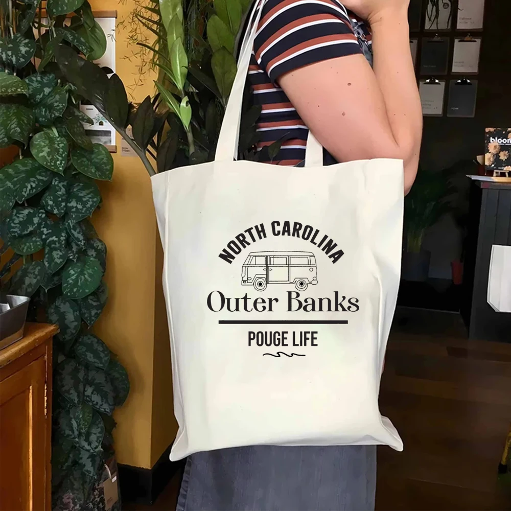 Сумка-тоут Pogue Life из канваса для женщин, для отдыха и пляжа, портативная, на плечо, в стиле Outer Banks, штат Нью-Каролина
Сумка-тоут Pogue Life из канваса для женщин, для отдыха и пляжа, портативная, на плечо, в стиле Outer Banks, штат Нью-Каролина