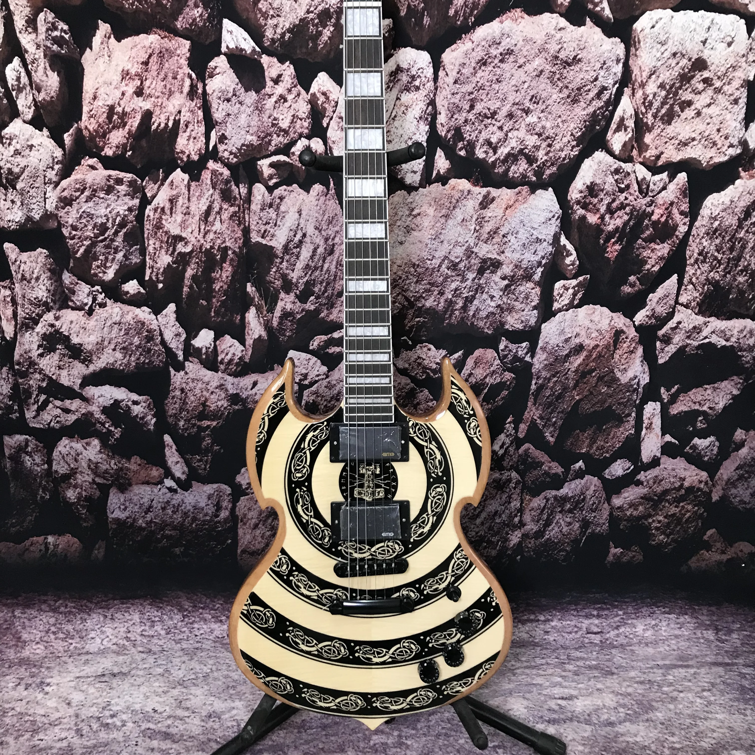 factory custom electric guitar two side maple top mahogany body High quality and low price Fast delivery
factory custom electric guitar two side maple top mahogany body High quality and low price Fast delivery