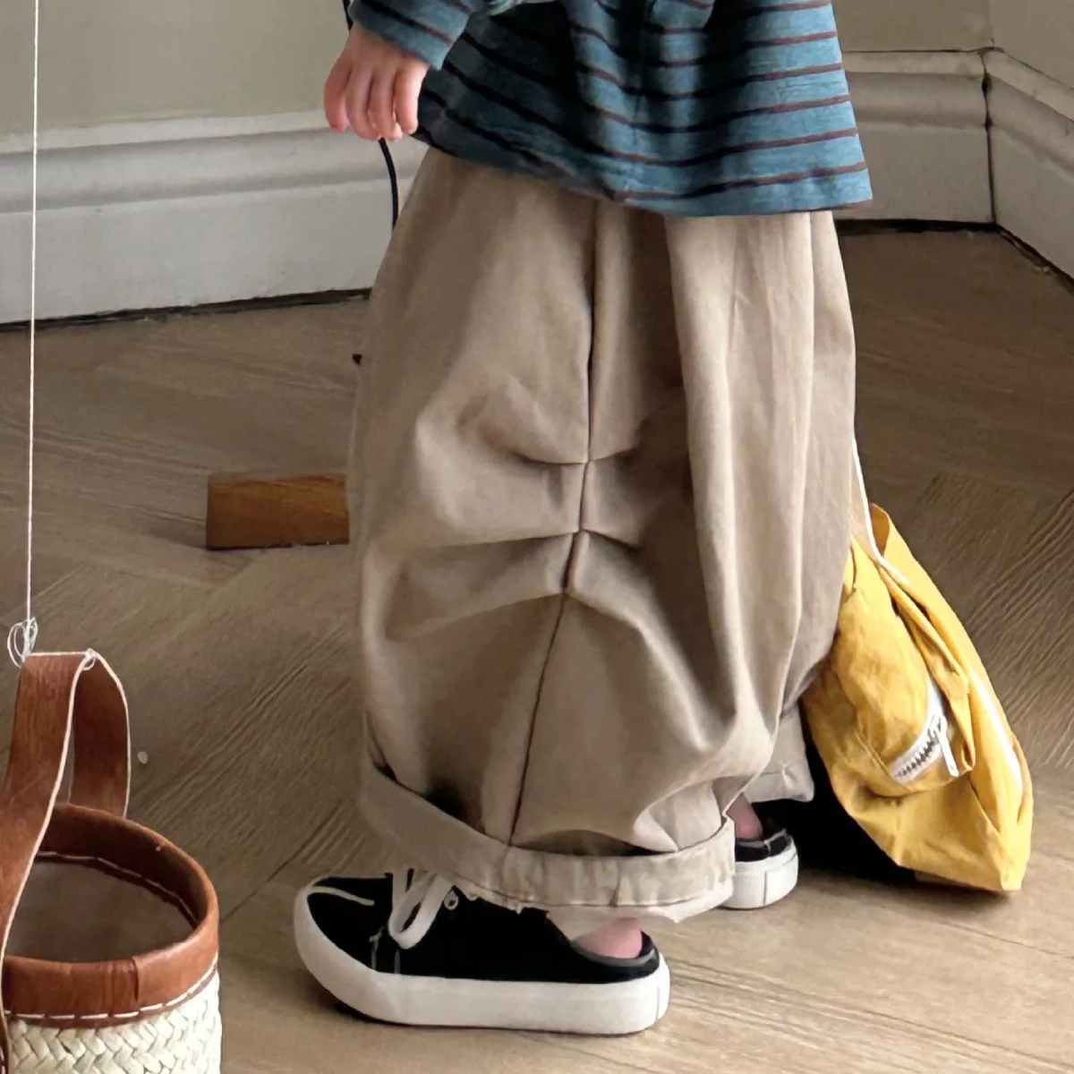 Girls Pants 2024 Summer New Girls Solid Color Retro Irregular Casual Pant Korean Style All-matching Baby Radish Pants Simple
Girls Pants 2024 Summer New Girls Solid Color Retro Irregular Casual Pant Korean Style All-matching Baby Radish Pants Simple