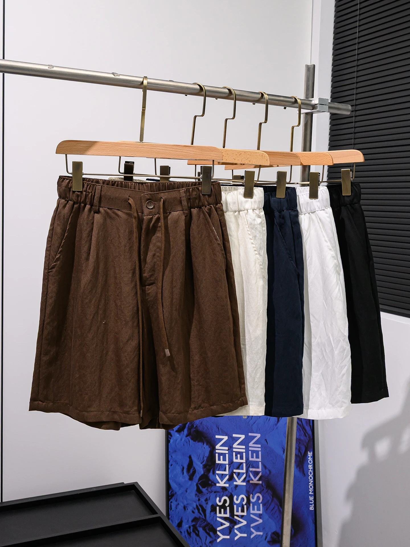Cooling Breathable Men's Casual Shorts Comfortable Elastic Waist Loose Fit Straight Leg Pants Pure Color Versatile Summer Shorts
Cooling Breathable Men's Casual Shorts Comfortable Elastic Waist Loose Fit Straight Leg Pants Pure Color Versatile Summer Shorts