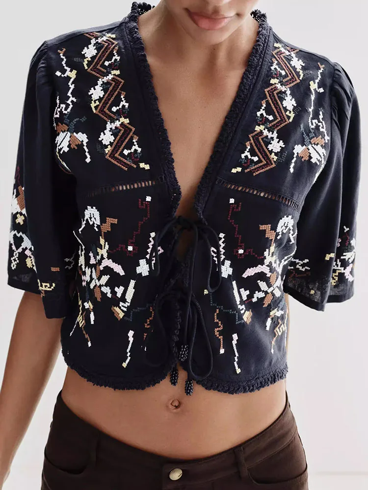 Summer New Women's Loose Short Sleeve V-Neck Embroidered Flower Top Versatile Fashionable Ethnic Style Stage Performance Clot...
Summer New Women's Loose Short Sleeve V-Neck Embroidered Flower Top Versatile Fashionable Ethnic Style Stage Performance Clot...