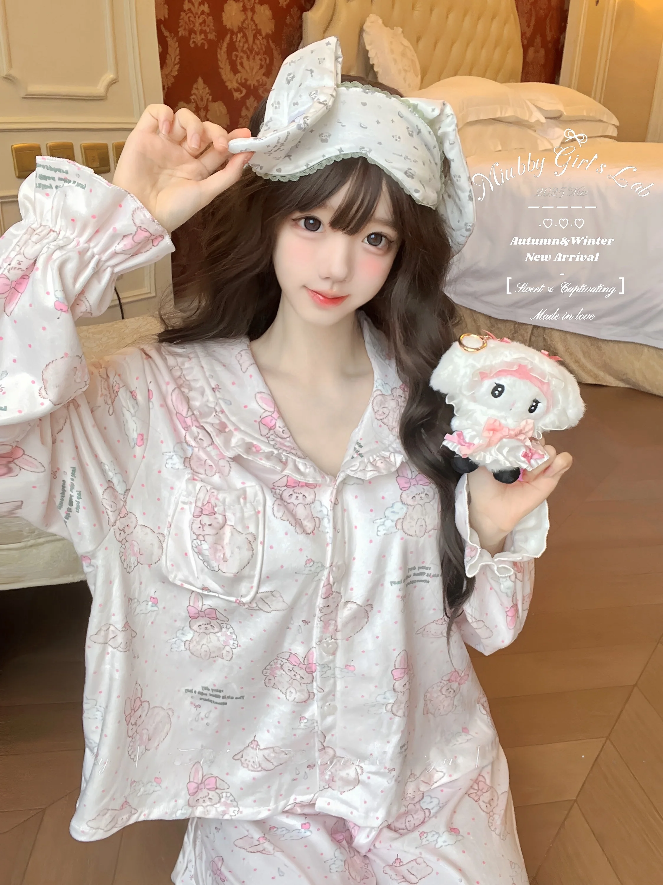 Miubby Cloud Rabbit Fleece Lined Sleepwear Set Cute Print Doll Collar Long Sleeve Long Pants Home Wear Youth Size Winter Ready
Miubby Cloud Rabbit Fleece Lined Sleepwear Set Cute Print Doll Collar Long Sleeve Long Pants Home Wear Youth Size Winter Ready