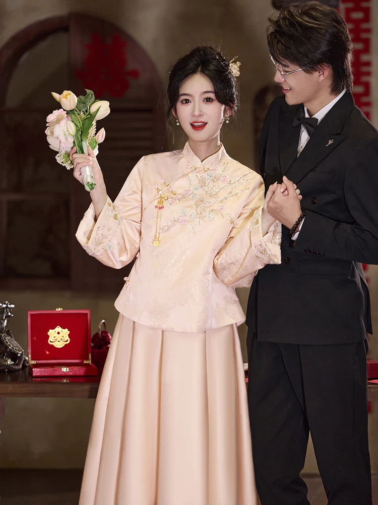 Розовый комплект для беременных: свадебное платье и юбка А-силуэта с высокой талией, длинный рукав, скрывающий живот
Розовый комплект для беременных: свадебное платье и юбка А-силуэта с высокой талией, длинный рукав, скрывающий живот