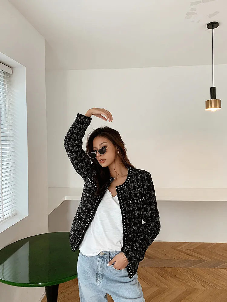 Modern Ele Bla iny Tead Thiened Knitted Loose oulder Outerwear ort Coat for Women Winter Season Faion Sle
Modern Ele Bla iny Tead Thiened Knitted Loose oulder Outerwear ort Coat for Women Winter Season Faion Sle