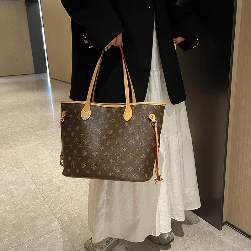Chic Retro Diaper Bag Women's Bag Crossbody Salon Haircut Wait Exquisite Glamorous Charming Dainty Elegant Organized Practical
Chic Retro Diaper Bag Women's Bag Crossbody Salon Haircut Wait Exquisite Glamorous Charming Dainty Elegant Organized Practical