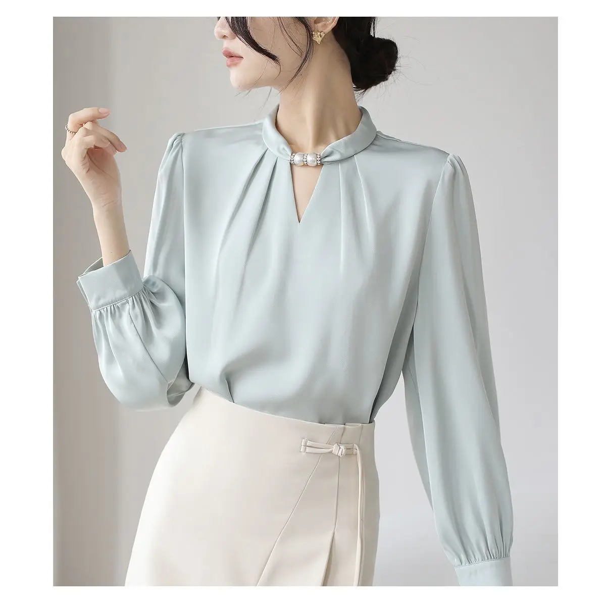 2025 Summer Women's Elegant Satin Blouses French Office Lady Beaded Pullover Shirt Woman Long Sleeve Top Clothing
2025 Summer Women's Elegant Satin Blouses French Office Lady Beaded Pullover Shirt Woman Long Sleeve Top Clothing
