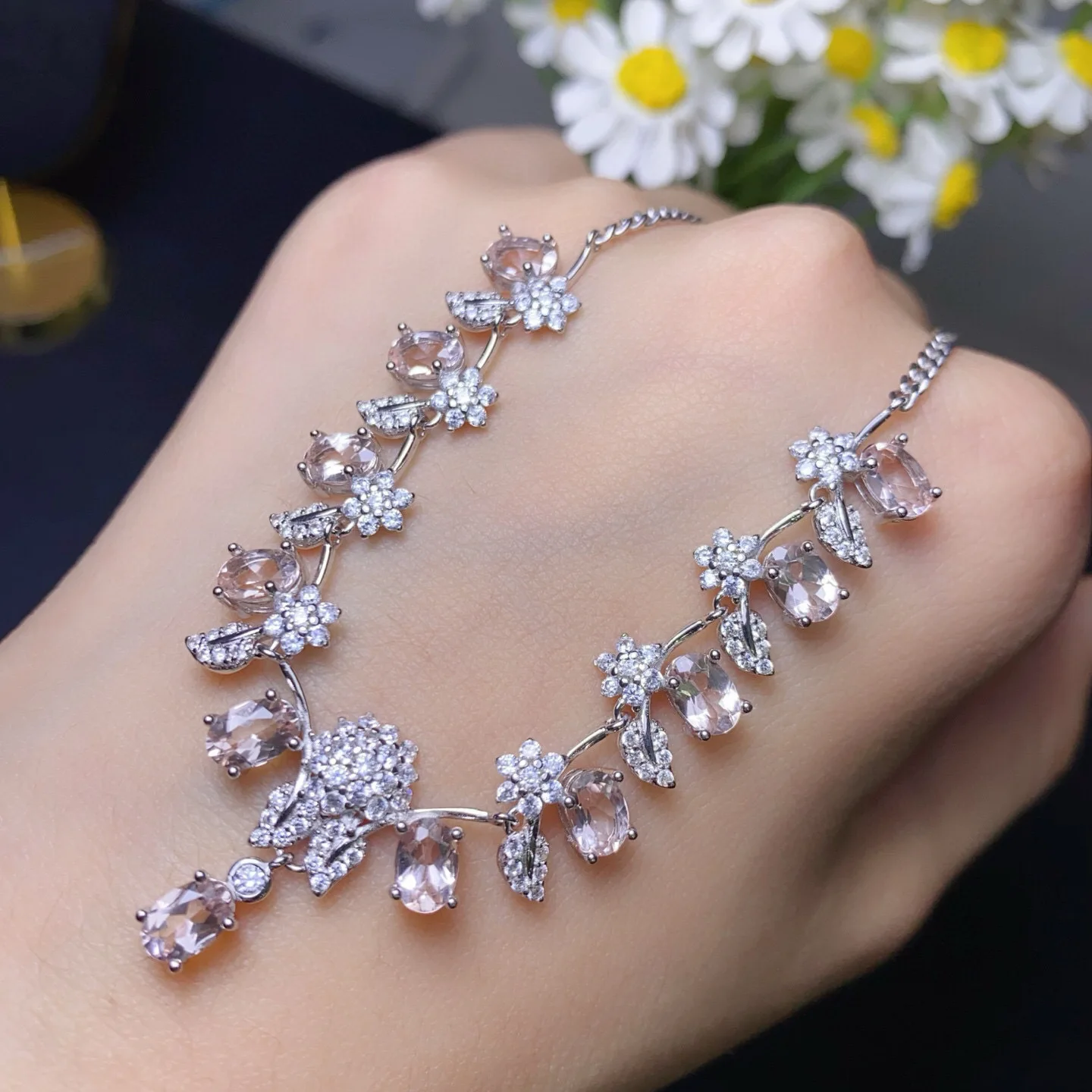 Серебряное колье S925 с натуральным морганитом, уникальный цвет, основной камень 4x6 мм, элегантное ювелирное украшение с драгоценным камнем, подарок для женщин
Серебряное колье S925 с натуральным морганитом, уникальный цвет, основной камень 4x6 мм, элегантное ювелирное украшение с драгоценным камнем, подарок для женщин