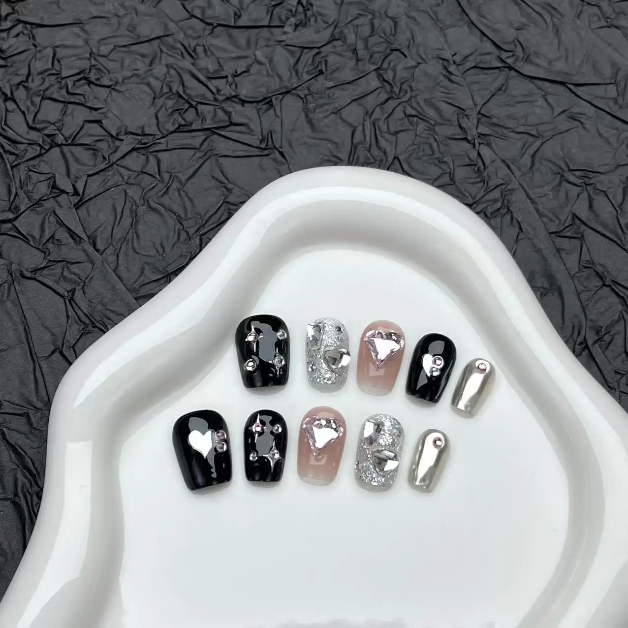 10Pcs Sweet Cool Black Pink Handmade False Nails Cat Eye Checkered Gel Nails with Glue Shimmery Heart Press on Acrylic Nail Tips
10Pcs Sweet Cool Black Pink Handmade False Nails Cat Eye Checkered Gel Nails with Glue Shimmery Heart Press on Acrylic Nail Tips