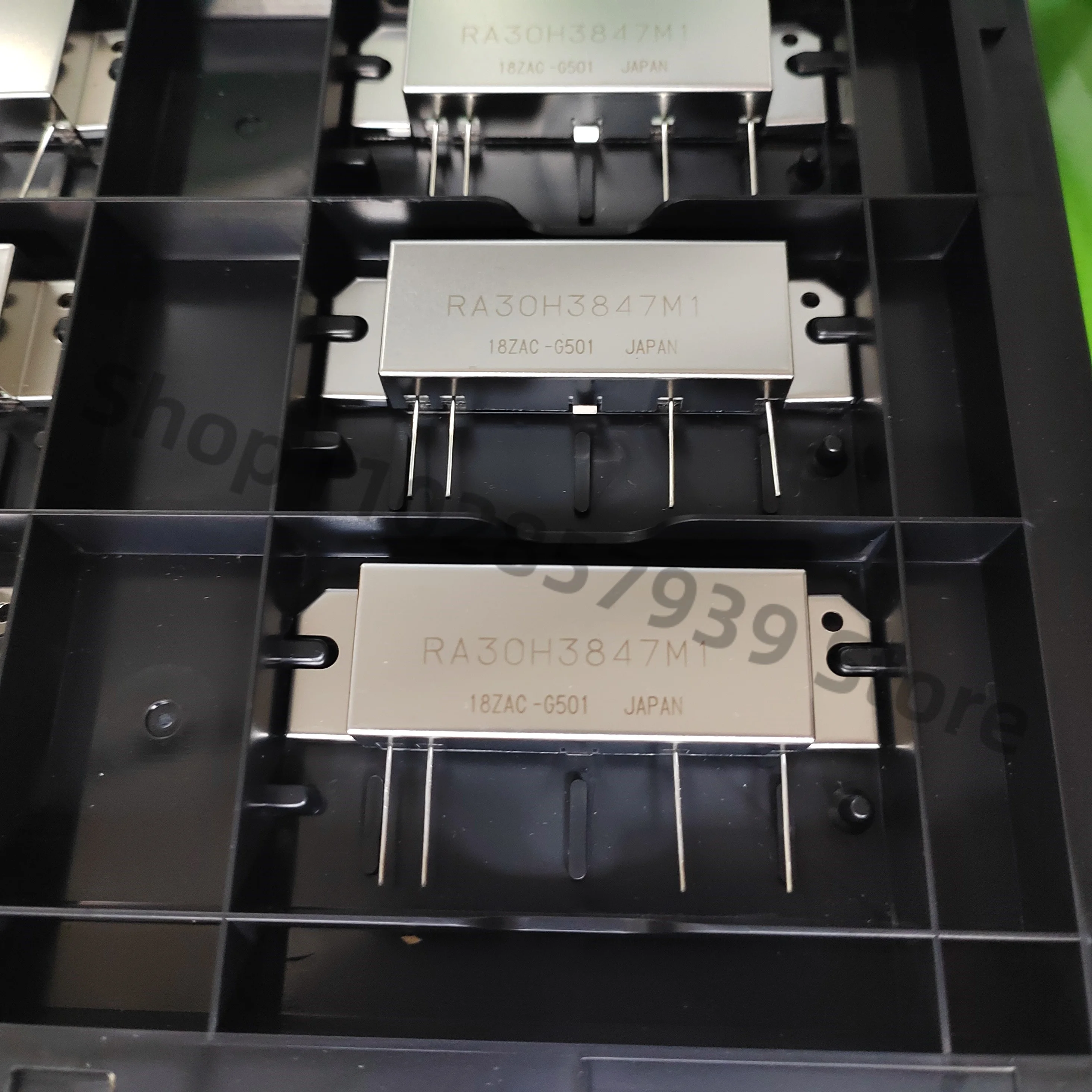 RA30H1317M1-501 H2M 1pcs/lot Original spot, high power high frequency tube
RA30H1317M1-501 H2M 1pcs/lot Original spot, high power high frequency tube