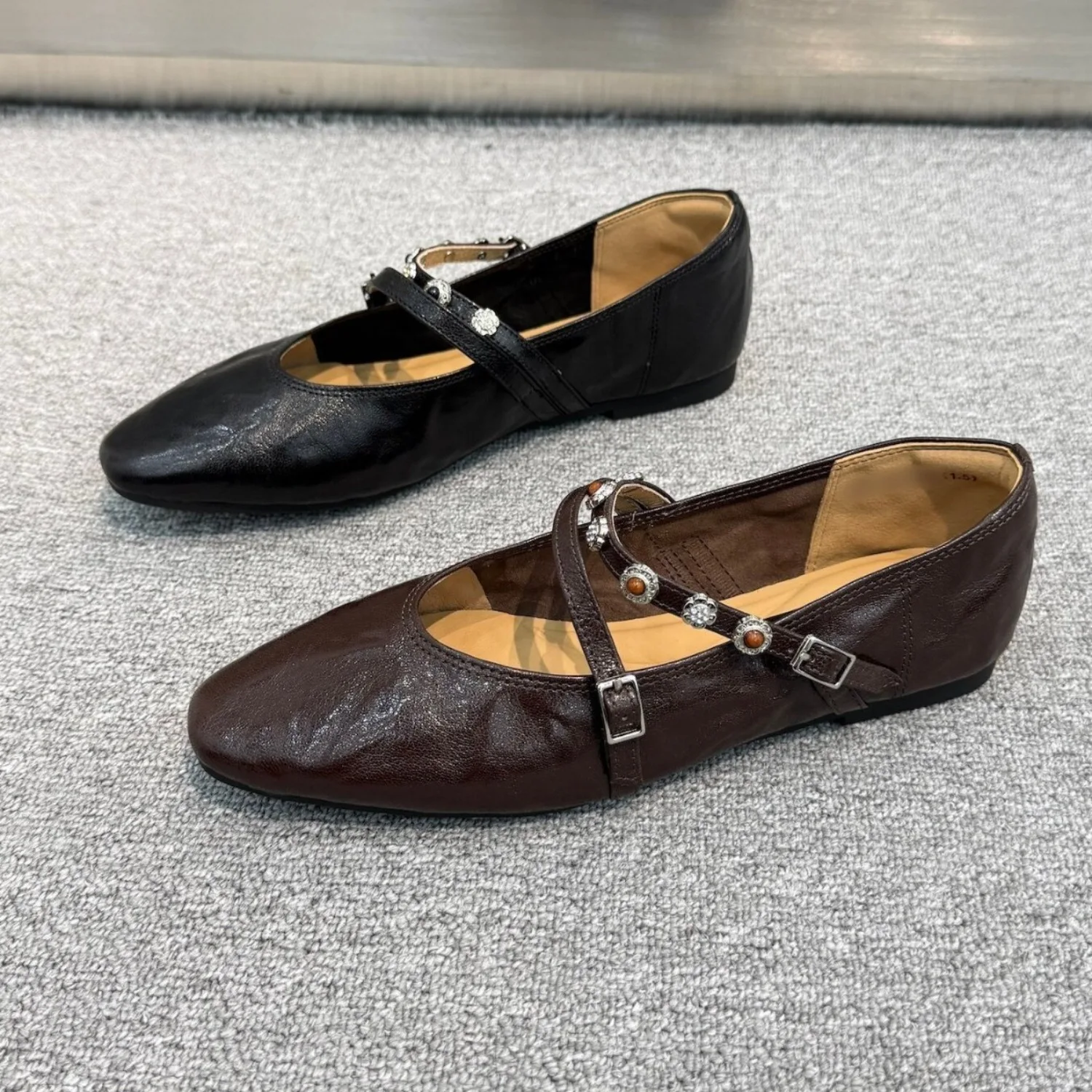 Women Round Toe Flat Mary Jane Shoes Vintage Style Stud Decoration One Strap Buckle Daily Footwear 2026
Women Round Toe Flat Mary Jane Shoes Vintage Style Stud Decoration One Strap Buckle Daily Footwear 2026