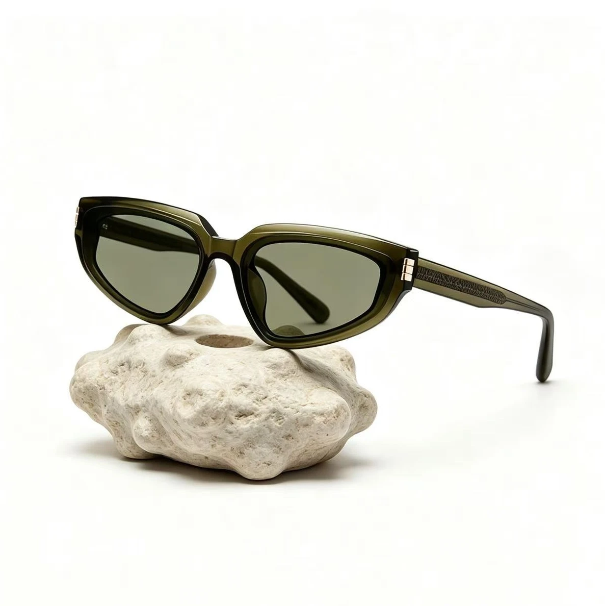 Ultra Light Personality Acetate Man Cat Eye Sunglasses Small Size Brand Designer Fashion Retro Women Decoration Sun Shades UV400
Ultra Light Personality Acetate Man Cat Eye Sunglasses Small Size Brand Designer Fashion Retro Women Decoration Sun Shades UV400