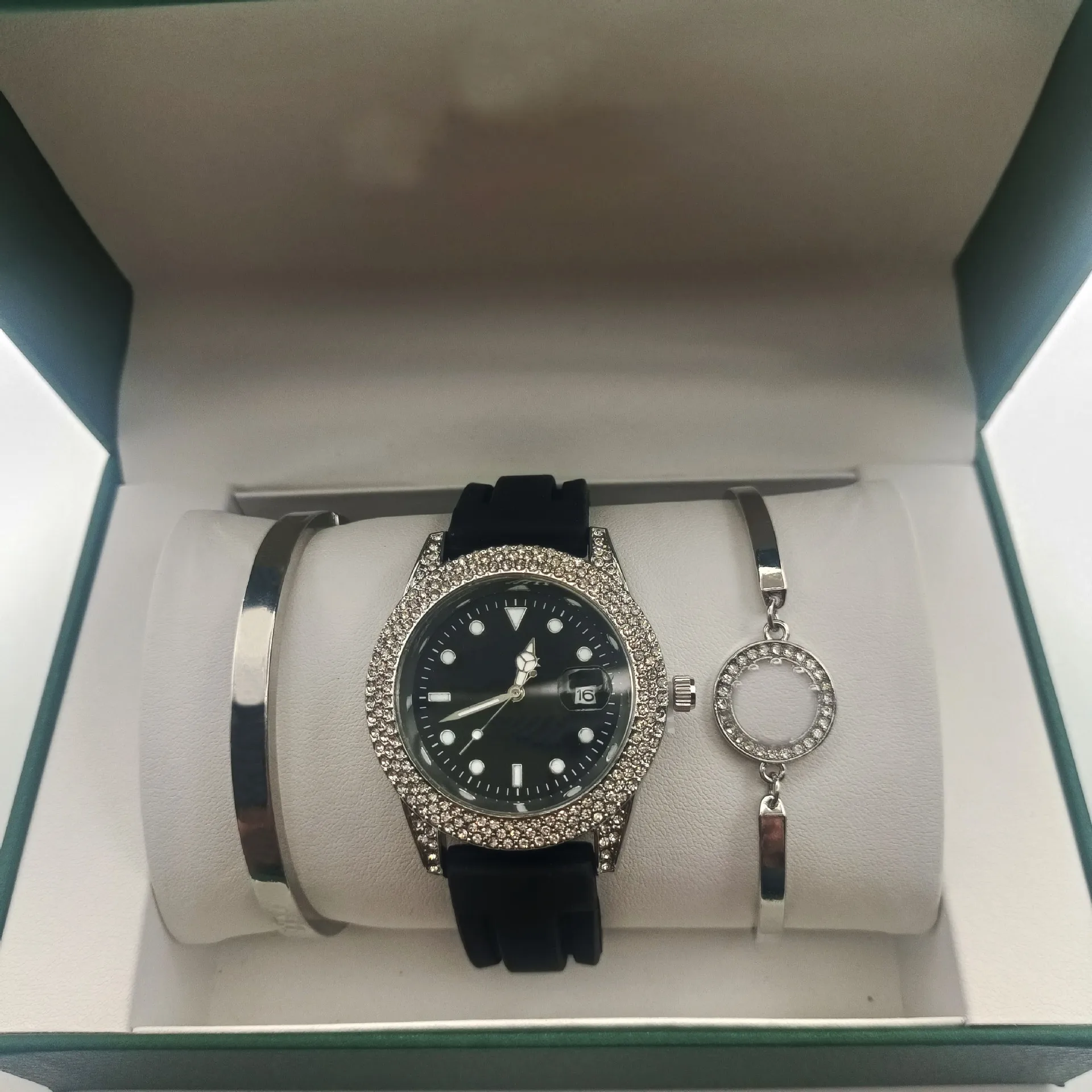 2024 new high-end light luxury simple watch jewelry set women with diamond British watch fashion gift box
2024 new high-end light luxury simple watch jewelry set women with diamond British watch fashion gift box