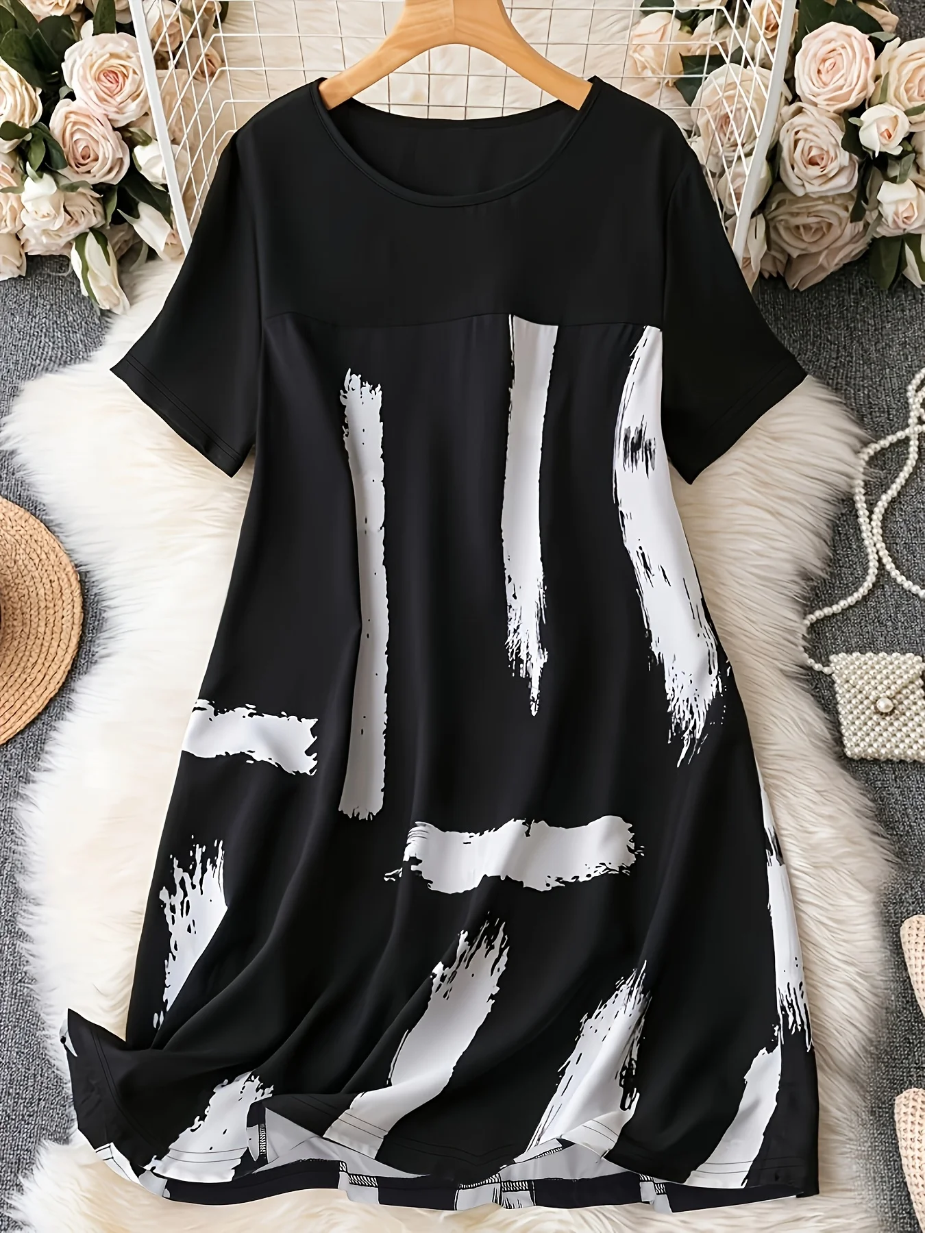 Платье-рубашка свободного кроя для полных женщин, черно-белое, с принтом в технике «щеточный штрих», с коротким рукавом, повседневное, новинка 2026 года
Платье-рубашка свободного кроя для полных женщин, черно-белое, с принтом в технике «щеточный штрих», с коротким рукавом, повседневное, новинка 2026 года