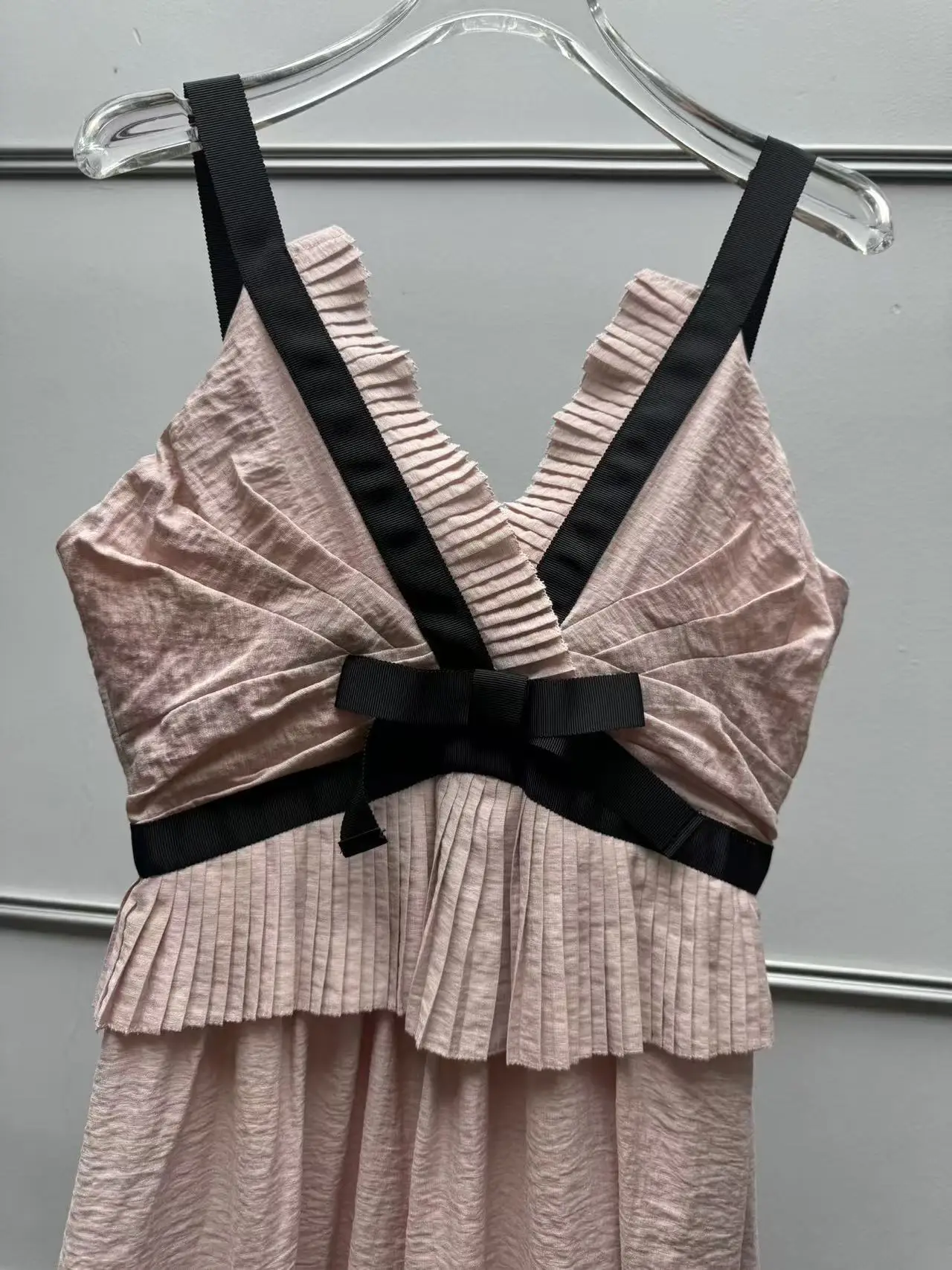 Elegant V-neck Knot Design Pure Desire Spring Summer New Style Women's Dress Waist-cinching Pleated Casual Gown
Elegant V-neck Knot Design Pure Desire Spring Summer New Style Women's Dress Waist-cinching Pleated Casual Gown