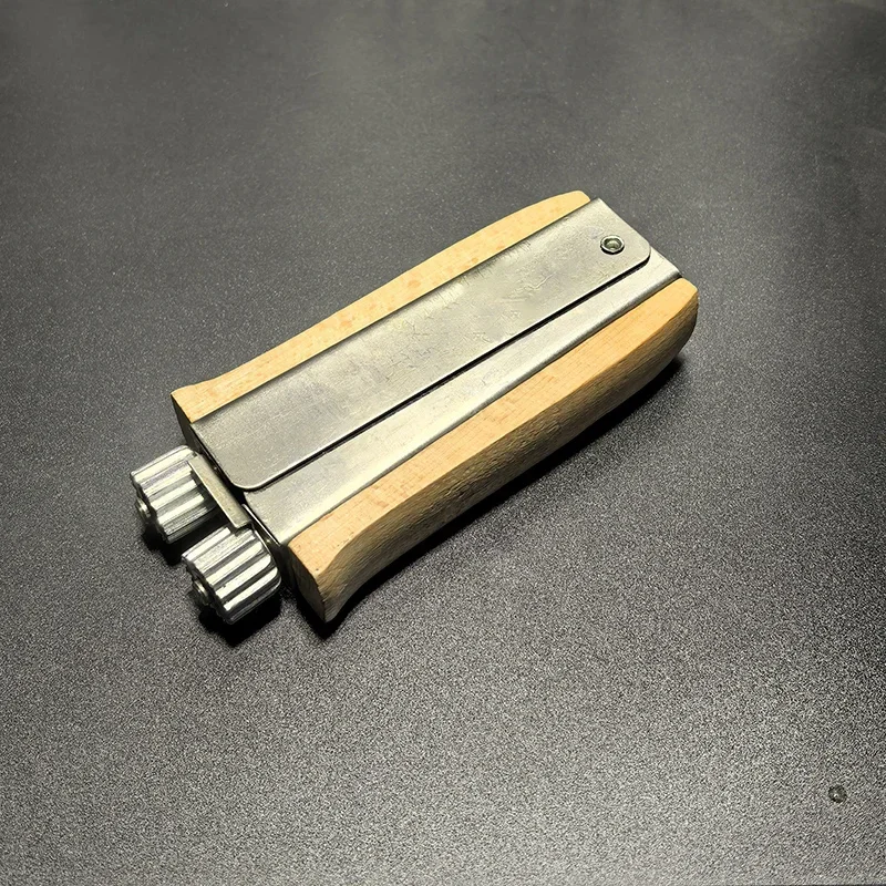1Pcs Beehive Wire Tensioner Crimp Frame Nest Box Pliers Bee Tools Stainless Steel/Plastic Wire Tensioner Beekeeping Equipment
1Pcs Beehive Wire Tensioner Crimp Frame Nest Box Pliers Bee Tools Stainless Steel/Plastic Wire Tensioner Beekeeping Equipment