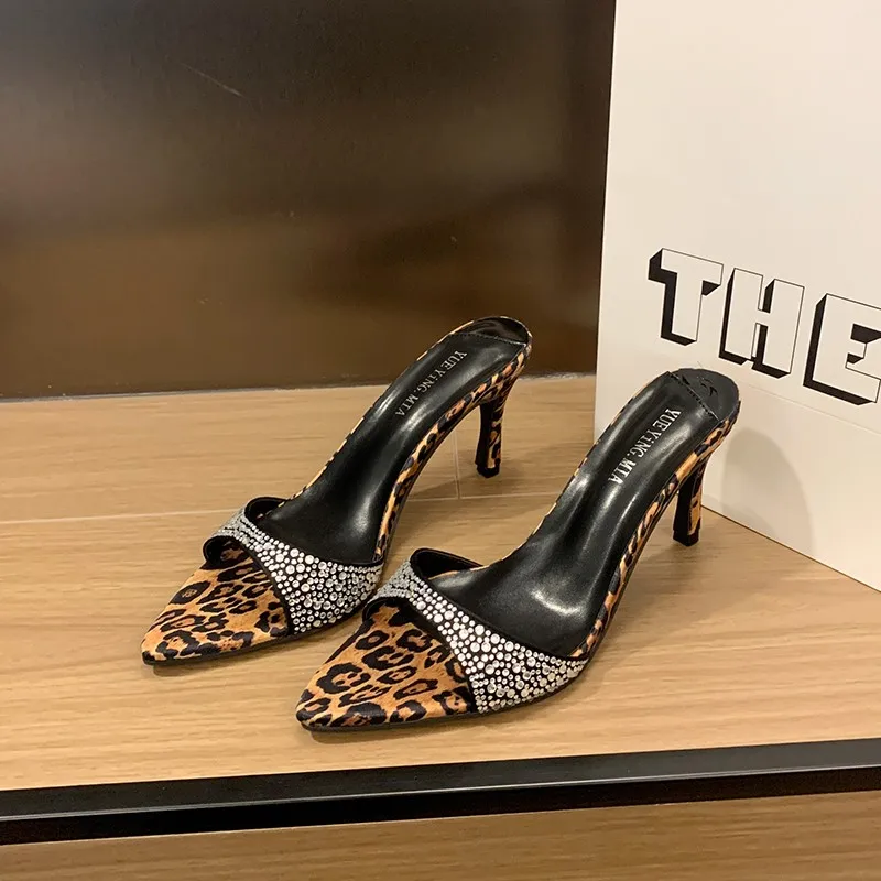 Summer Fashion Crystal Rhinestone Women Slippers Sandals Sexy Leopard Print Pointed Toe Mules High Heels Stripper Shoes
Summer Fashion Crystal Rhinestone Women Slippers Sandals Sexy Leopard Print Pointed Toe Mules High Heels Stripper Shoes