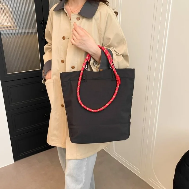 Glamorous One Shoulder School Portable Stylish Simple Creative Ladies Handbag Suitable During A Coffee Run
Glamorous One Shoulder School Portable Stylish Simple Creative Ladies Handbag Suitable During A Coffee Run