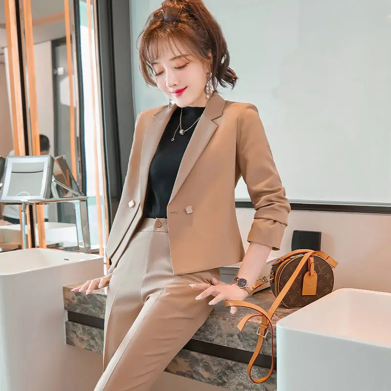 Woman's Autumn and Winter Retro Casual Short Blazer Coat Straight Pants Suit Commuter Solid Color Suit Trousers Two-piece Set
Woman's Autumn and Winter Retro Casual Short Blazer Coat Straight Pants Suit Commuter Solid Color Suit Trousers Two-piece Set