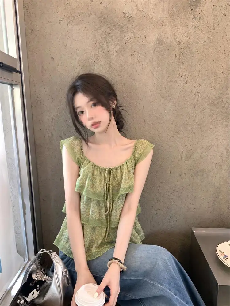 Green Floral Print Halter Top Women's Summer Fashion Gauze Design Sense Loose Fit Korean Style off Shoulder Blouse
Green Floral Print Halter Top Women's Summer Fashion Gauze Design Sense Loose Fit Korean Style off Shoulder Blouse