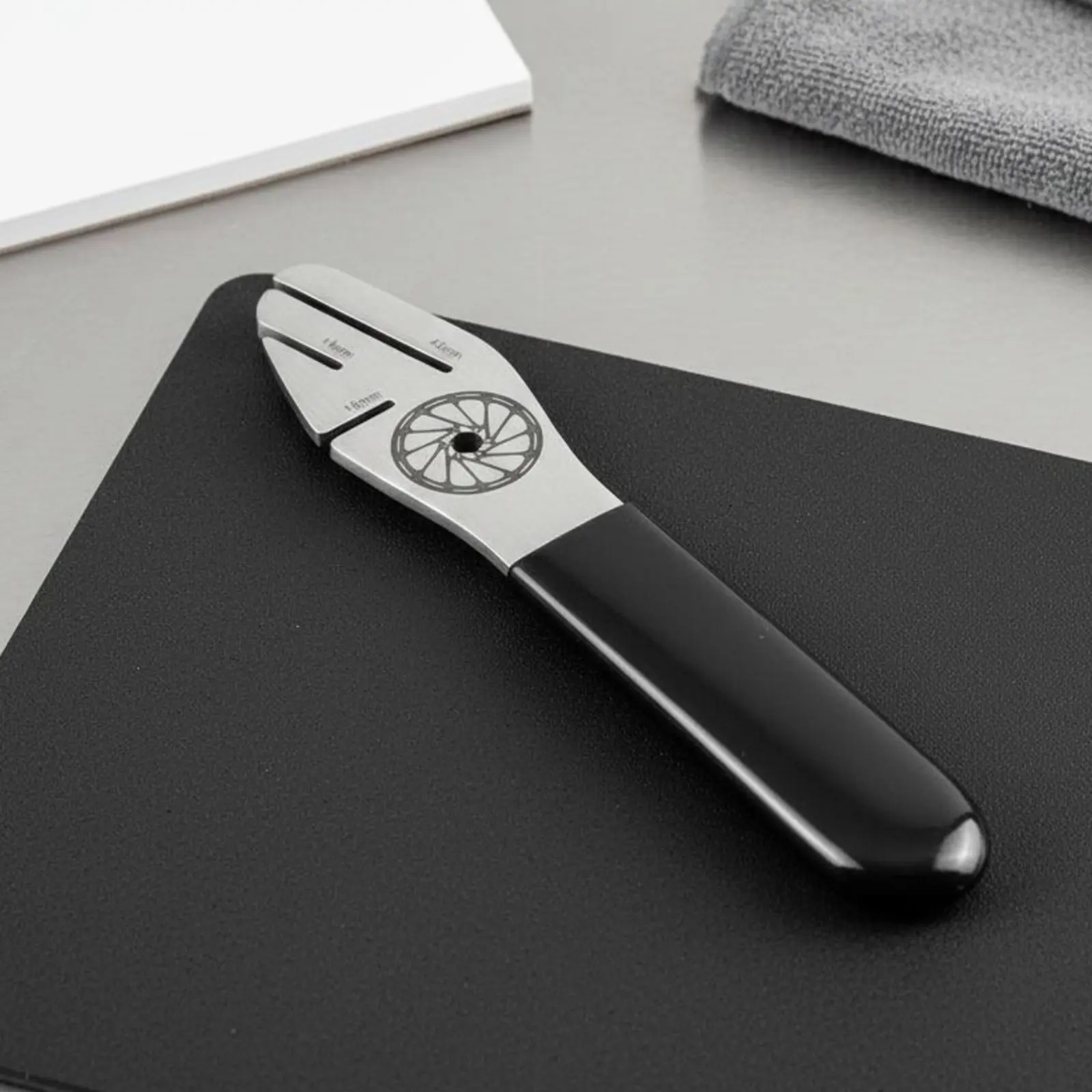Bike Disc Straightening Tool Exact Correction Cycle Disc Straightening Spanner Disc Brake Alignment Wrench for Workshop
Bike Disc Straightening Tool Exact Correction Cycle Disc Straightening Spanner Disc Brake Alignment Wrench for Workshop