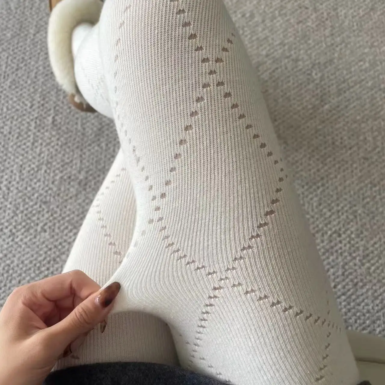 Women Tights Grey Diamond Cut-out Leggings for Spring Cotton High Elastic Non-release Leggings Solid Color Slimming Pantyhose
Women Tights Grey Diamond Cut-out Leggings for Spring Cotton High Elastic Non-release Leggings Solid Color Slimming Pantyhose