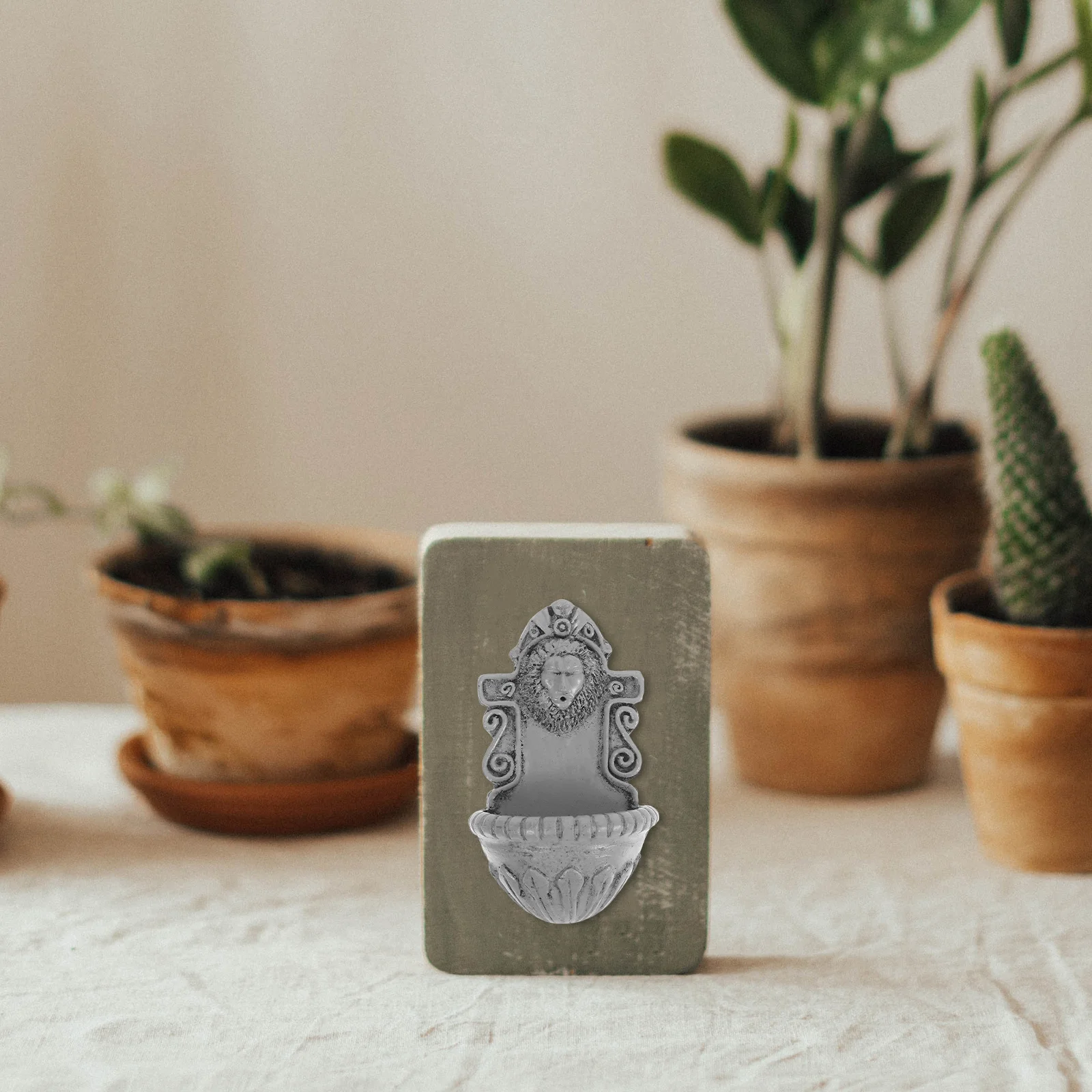 Miniature Lion Head Wall Mount Realistic Micro Wall Decor for Miniature Pool Scene Unique Animal Head Sculpture Garden
Miniature Lion Head Wall Mount Realistic Micro Wall Decor for Miniature Pool Scene Unique Animal Head Sculpture Garden