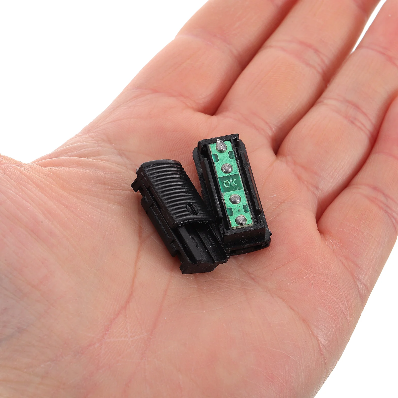 5Pcs Mic Mute Switch Microphone Accessories Small Switch for Handheld Mic Easy Operation Versatile Application Reliable Durable
5Pcs Mic Mute Switch Microphone Accessories Small Switch for Handheld Mic Easy Operation Versatile Application Reliable Durable