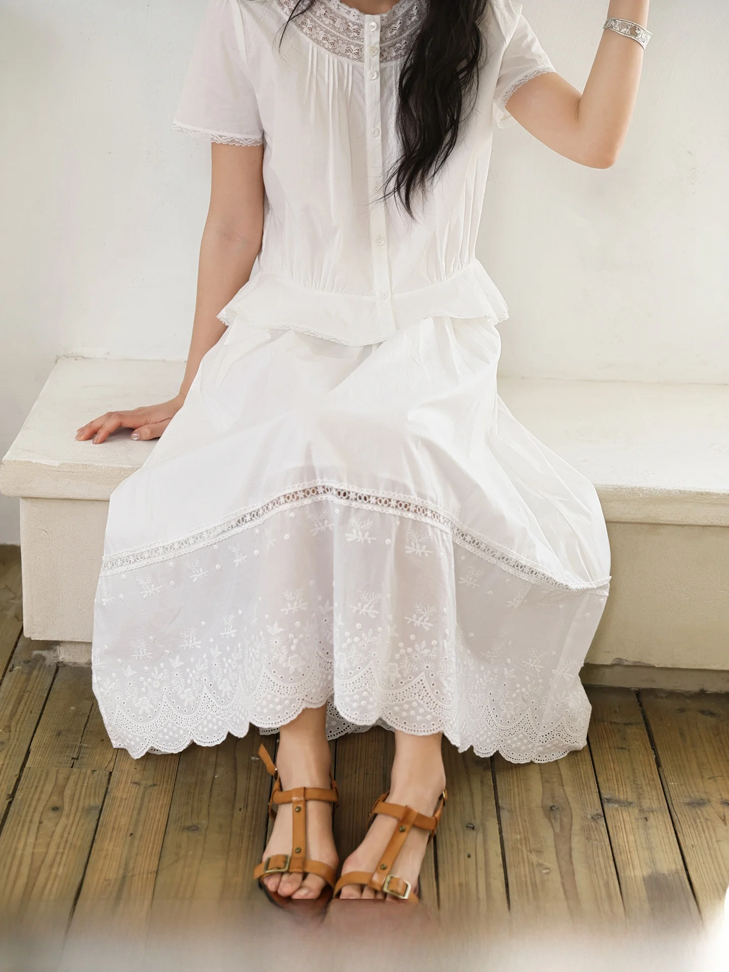 Elegant Embroidered Floral Lace Patchwork Skirt High Waist A-Line Cotton Breathable Comfortable French Style Half-length Skirt
Elegant Embroidered Floral Lace Patchwork Skirt High Waist A-Line Cotton Breathable Comfortable French Style Half-length Skirt