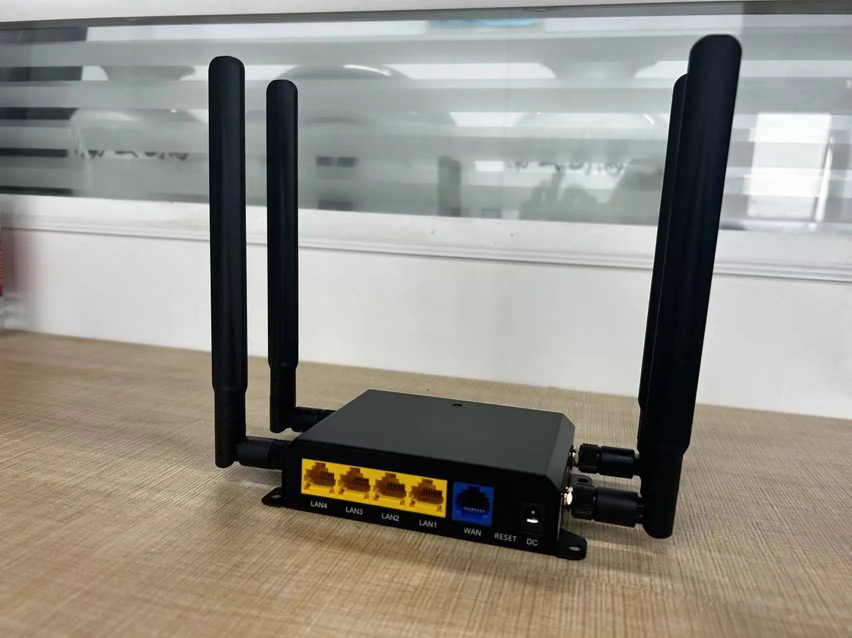 4G LTE CPE Router Modem 300Mbps 4G Router Wireless Modem External Antenna with Sim CPE Router with SIM Card Slot for Home/Office
4G LTE CPE Router Modem 300Mbps 4G Router Wireless Modem External Antenna with Sim CPE Router with SIM Card Slot for Home/Office