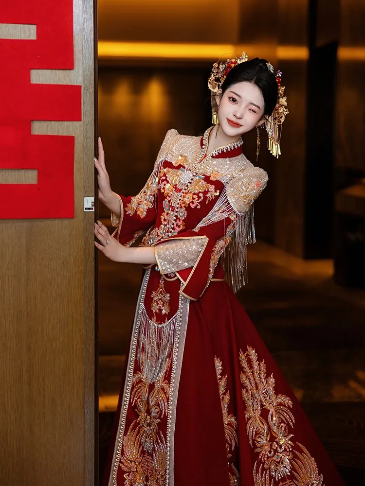 New luxurious Chinese-style wedding dress for brides in heavy industry velvet a figure
New luxurious Chinese-style wedding dress for brides in heavy industry velvet a figure