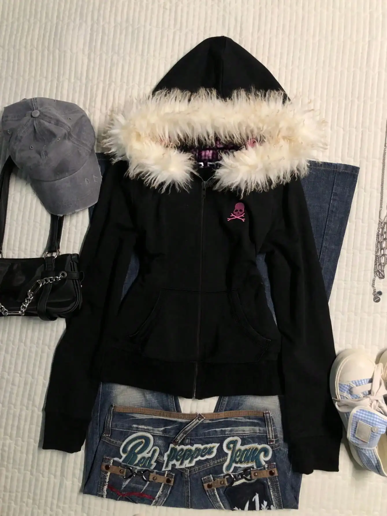 Women's Black Zip-Up Hoodie with Faux Fur Trim & Skull Embroidery, Streetwear Style
Women's Black Zip-Up Hoodie with Faux Fur Trim & Skull Embroidery, Streetwear Style