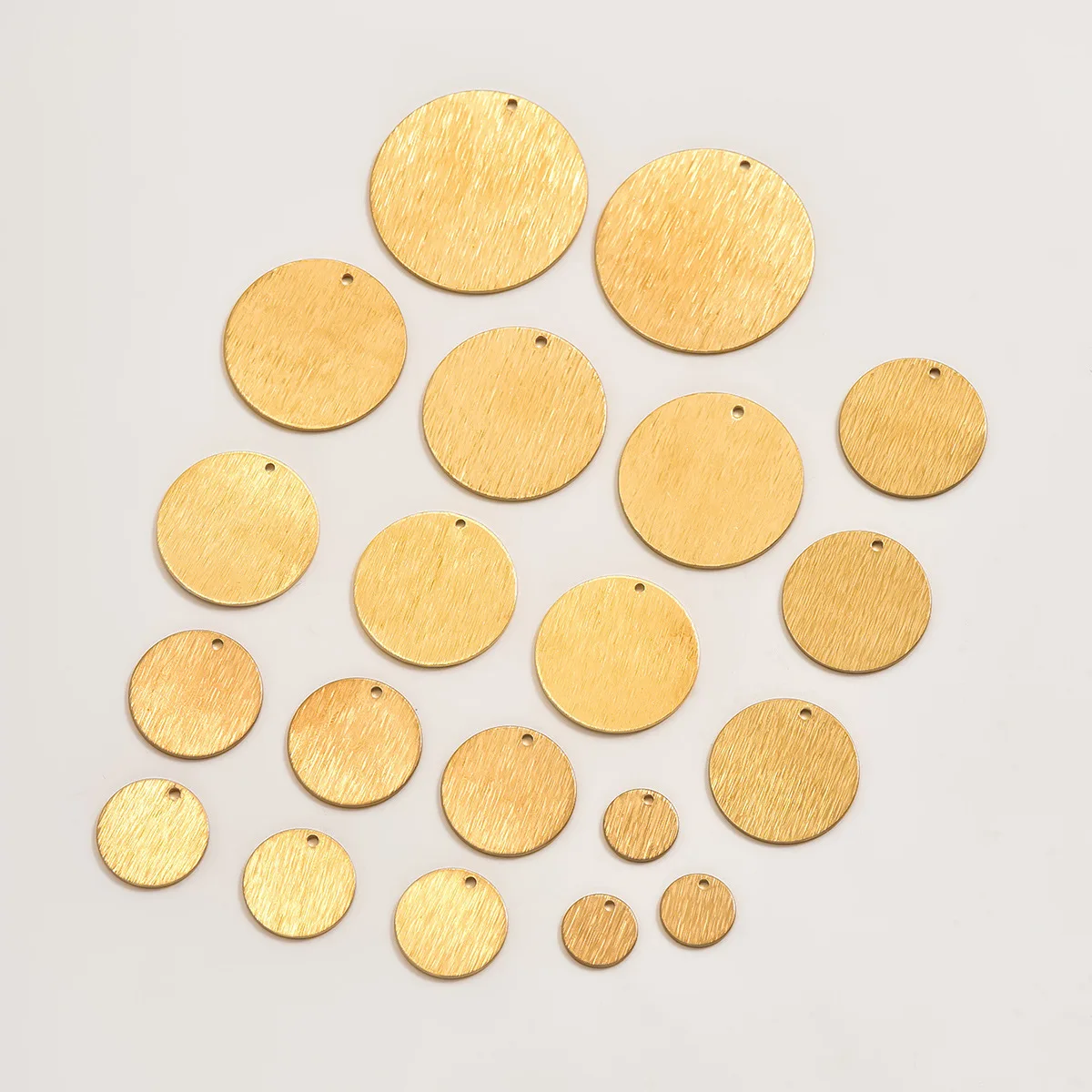 200 шт., разные размеры 10/15/18/20/22/30 мм, простые круглые пустые подвески-подвески, ювелирные изделия «сделай сам», аксессуары для рукоделия, принадлежности ручной работы
200 шт., разные размеры 10/15/18/20/22/30 мм, простые круглые пустые подвески-подвески, ювелирные изделия «сделай сам», аксессуары для рукоделия, принадлежности ручной работы