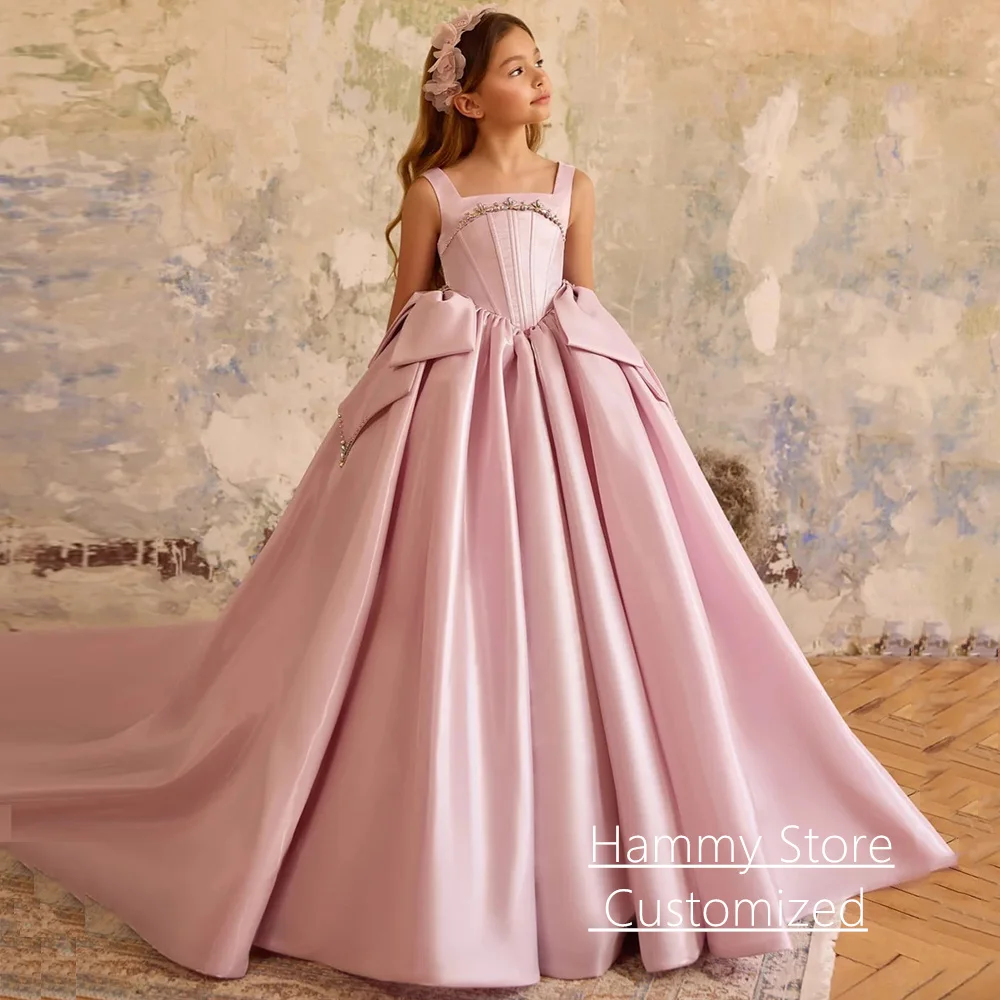 Customized Flower Girl Dress Fashion Sleeveless Square Neck Beading Crystal Sweep Train First Communion Gown for Kids
Customized Flower Girl Dress Fashion Sleeveless Square Neck Beading Crystal Sweep Train First Communion Gown for Kids