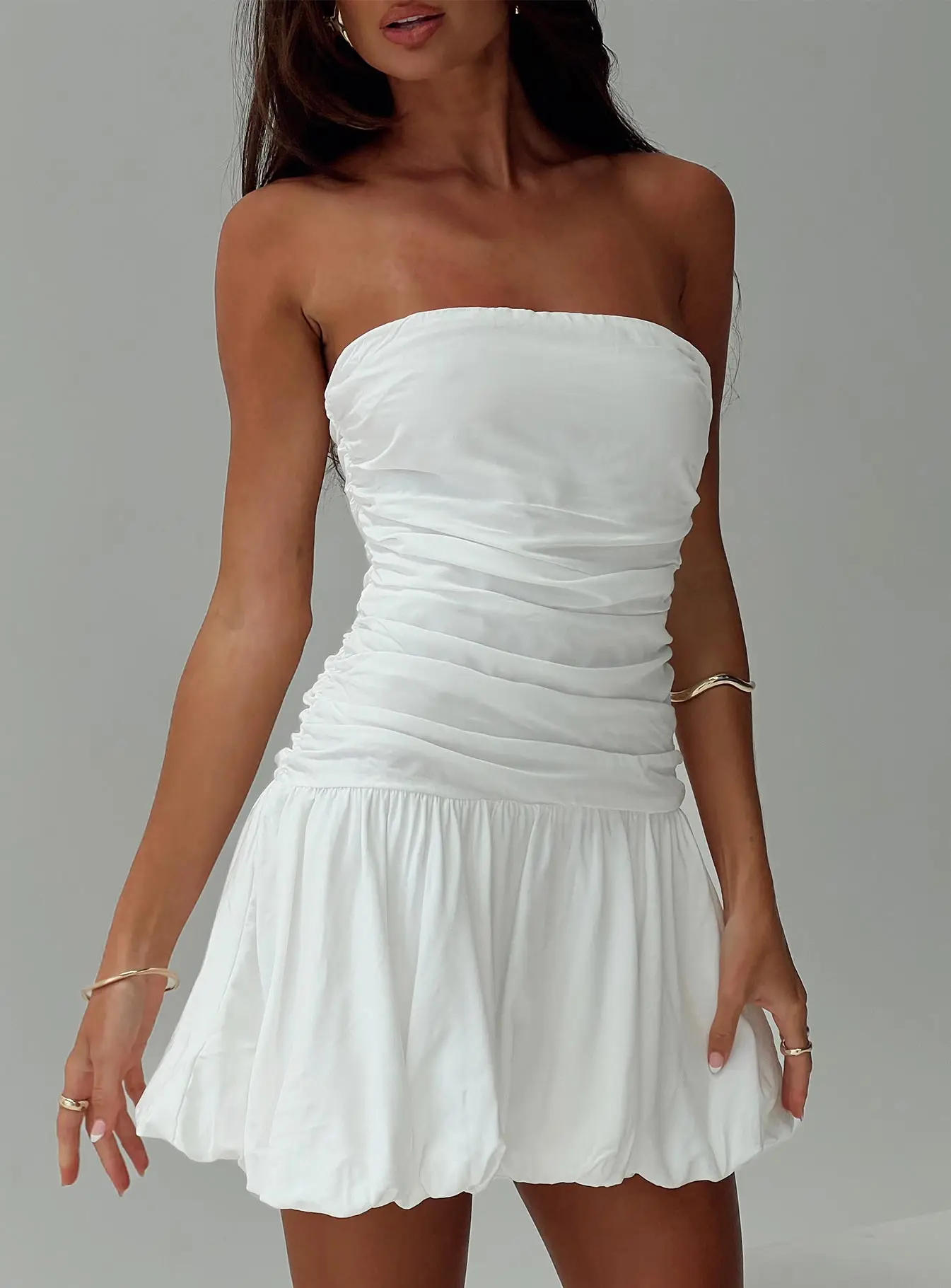 2026 Summer New White Strapless Dress Women Ruched Waist Bubble Hem Mini Dress Sexy Party Cocktail Dresses
2026 Summer New White Strapless Dress Women Ruched Waist Bubble Hem Mini Dress Sexy Party Cocktail Dresses