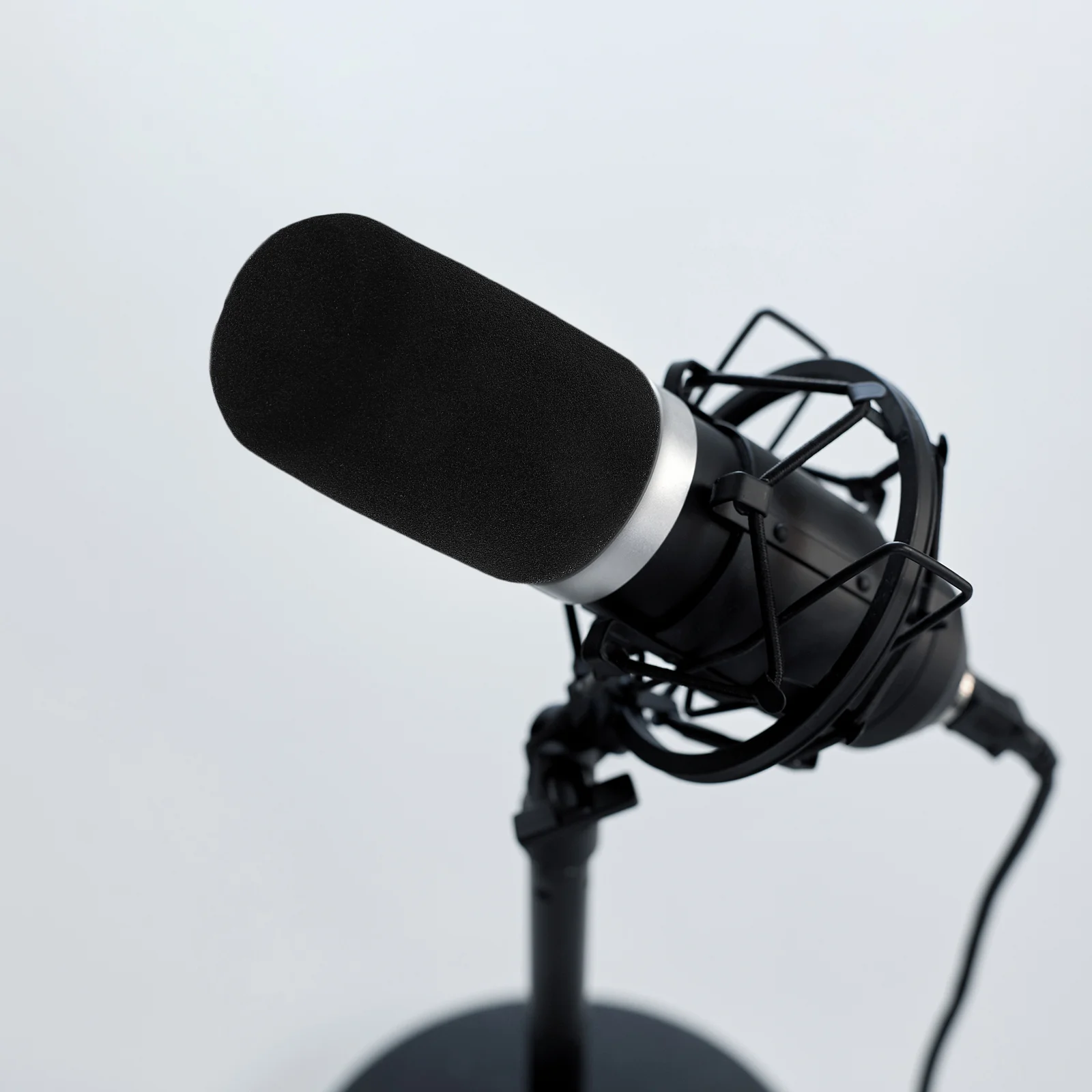 2Pcs Microphone Windscreen Sponge Cover Effective Wind Noise Reduction for Live Streaming Karaoke Stage Conference Use Reliable
2Pcs Microphone Windscreen Sponge Cover Effective Wind Noise Reduction for Live Streaming Karaoke Stage Conference Use Reliable