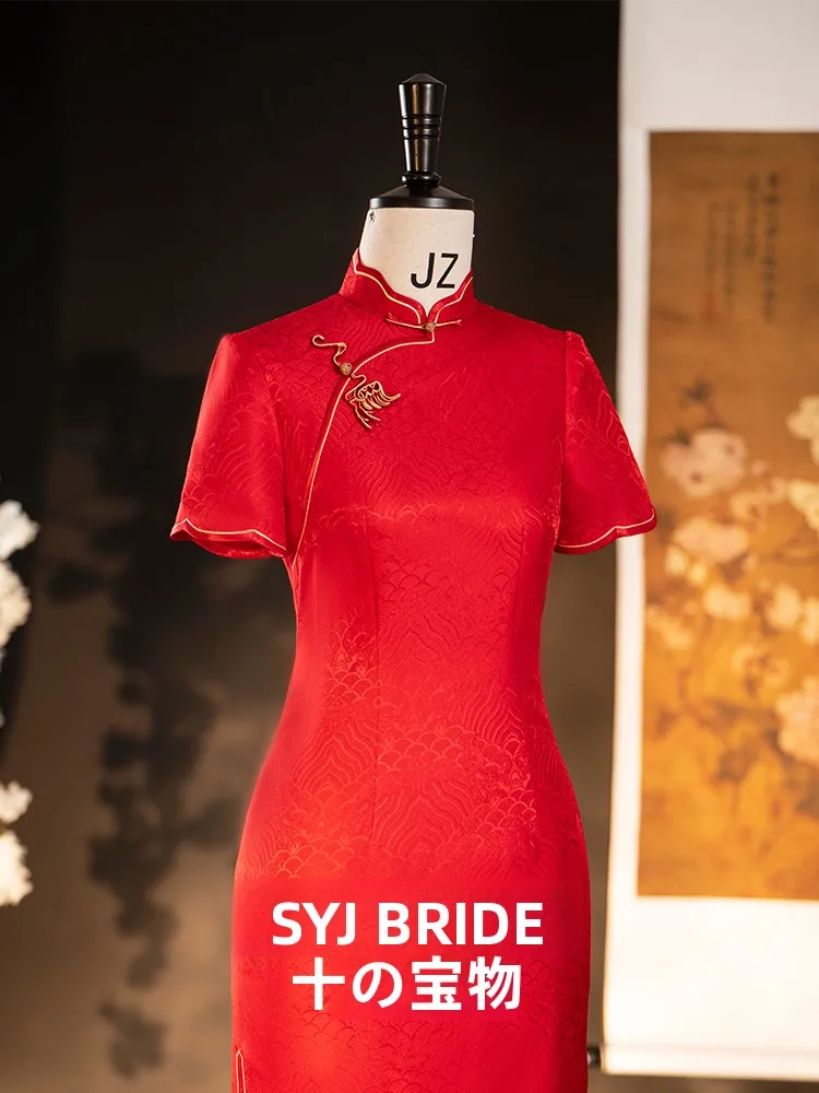 Elegant Silk Dragon Pattern for Women Spring Autumn Wedding Ceremony Short Sleeve Long Dress Stylish Red Color
Elegant Silk Dragon Pattern for Women Spring Autumn Wedding Ceremony Short Sleeve Long Dress Stylish Red Color