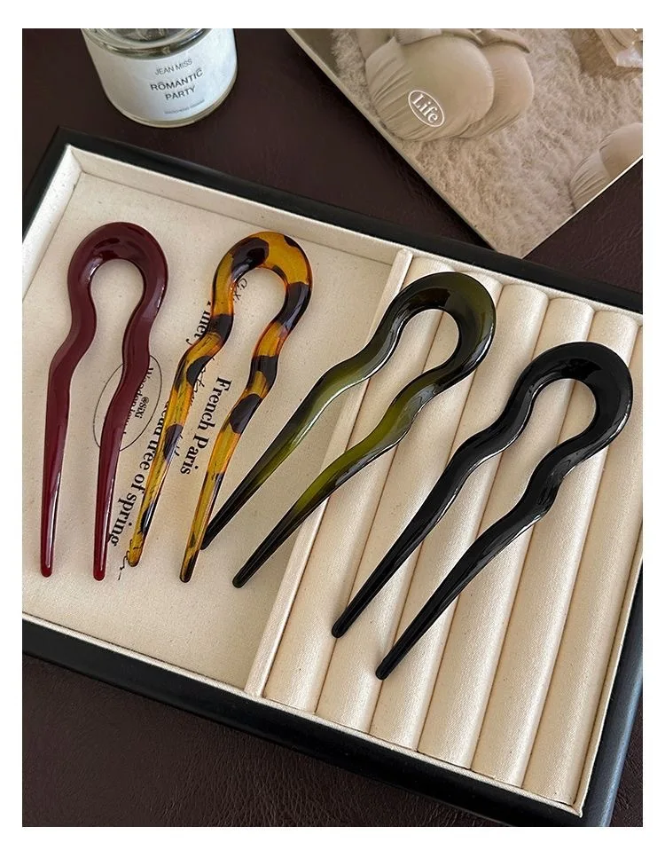 Элегантная винтажная U-образная заколка для волос из ацетата с волнистым дизайном под черепаховый панцирь, для пучка, женский аксессуар для волос. Оптовые скидки.
Элегантная винтажная U-образная заколка для волос из ацетата с волнистым дизайном под черепаховый панцирь, для пучка, женский аксессуар для волос. Оптовые скидки.