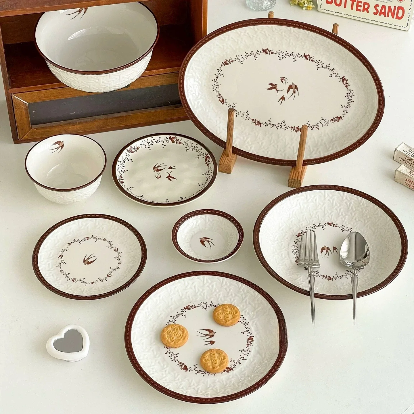 b3 retro ceramic tableware set, household bowls, plates, bowls, medium and ancient style senior housewarming, new home
b3 retro ceramic tableware set, household bowls, plates, bowls, medium and ancient style senior housewarming, new home