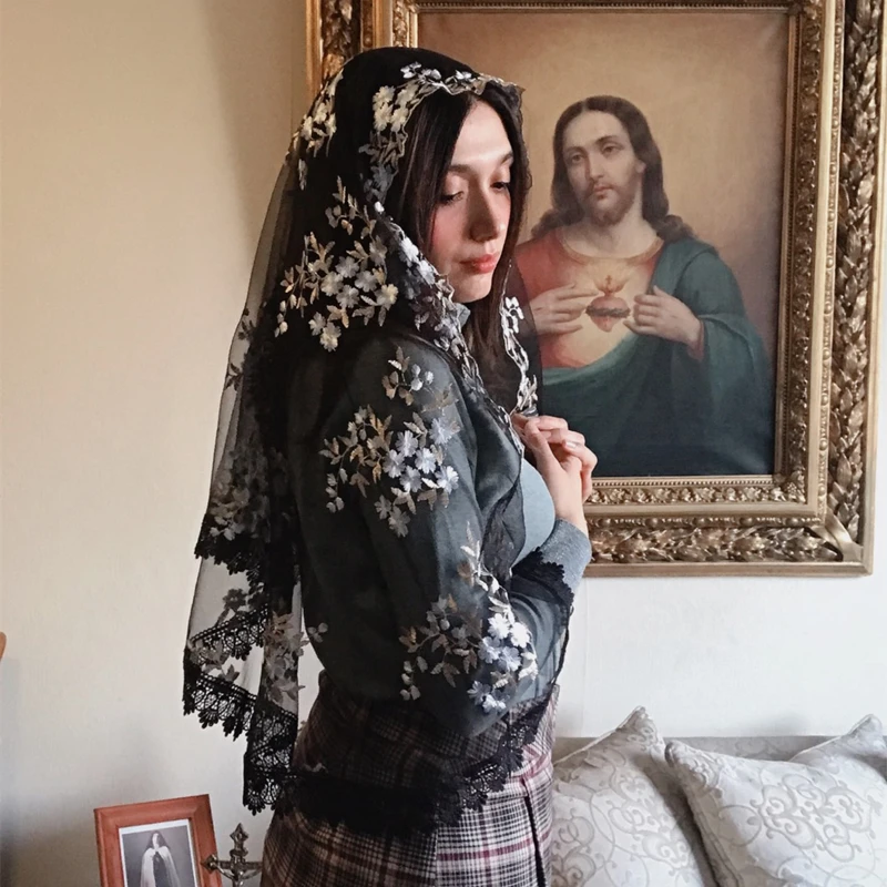 D Shape Mantilla Veils Catholic White Black White Tulle For Mass Church Head Covering Vintage Chapel Blue Embroidered Flowers 
D Shape Mantilla Veils Catholic White Black White Tulle For Mass Church Head Covering Vintage Chapel Blue Embroidered Flowers