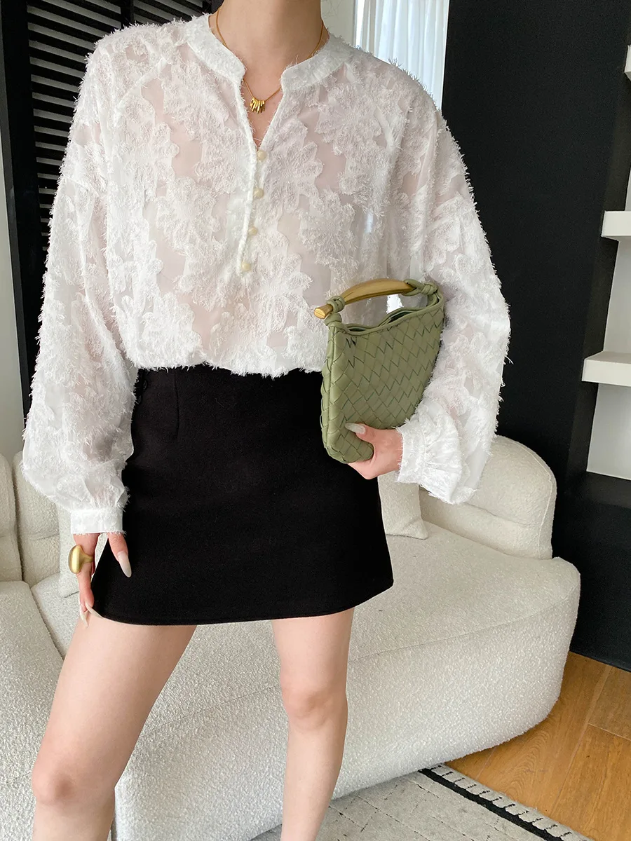 Весенняя женская рубашка с фактурным цветочным принтом, элегантная, с V-образным вырезом, в французском деловом стиле
Весенняя женская рубашка с фактурным цветочным принтом, элегантная, с V-образным вырезом, в французском деловом стиле