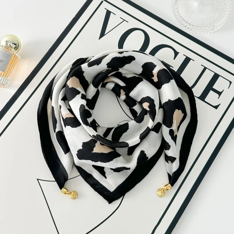 70Cm Luxury Leopard Print Magnetic Buckle Silk Square Scarf for Women Silk Feeling Neck Scarf Headscarf for Office and Travel
70Cm Luxury Leopard Print Magnetic Buckle Silk Square Scarf for Women Silk Feeling Neck Scarf Headscarf for Office and Travel