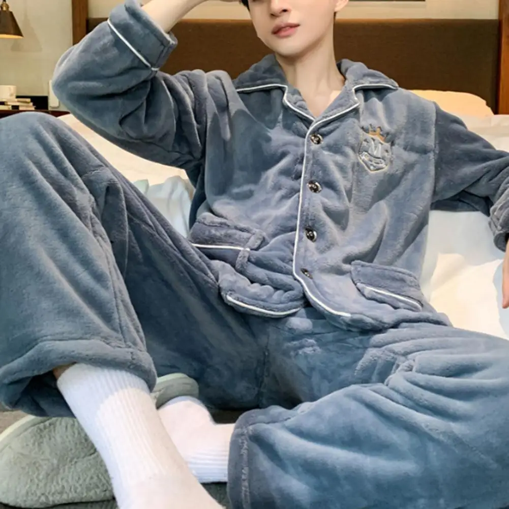 Letter Design Pajamas Men's Winter Pajamas Set with Lapel Thick Buttons Elastic Waist Soft Warm Homewear Top Pants for Comfort
Letter Design Pajamas Men's Winter Pajamas Set with Lapel Thick Buttons Elastic Waist Soft Warm Homewear Top Pants for Comfort