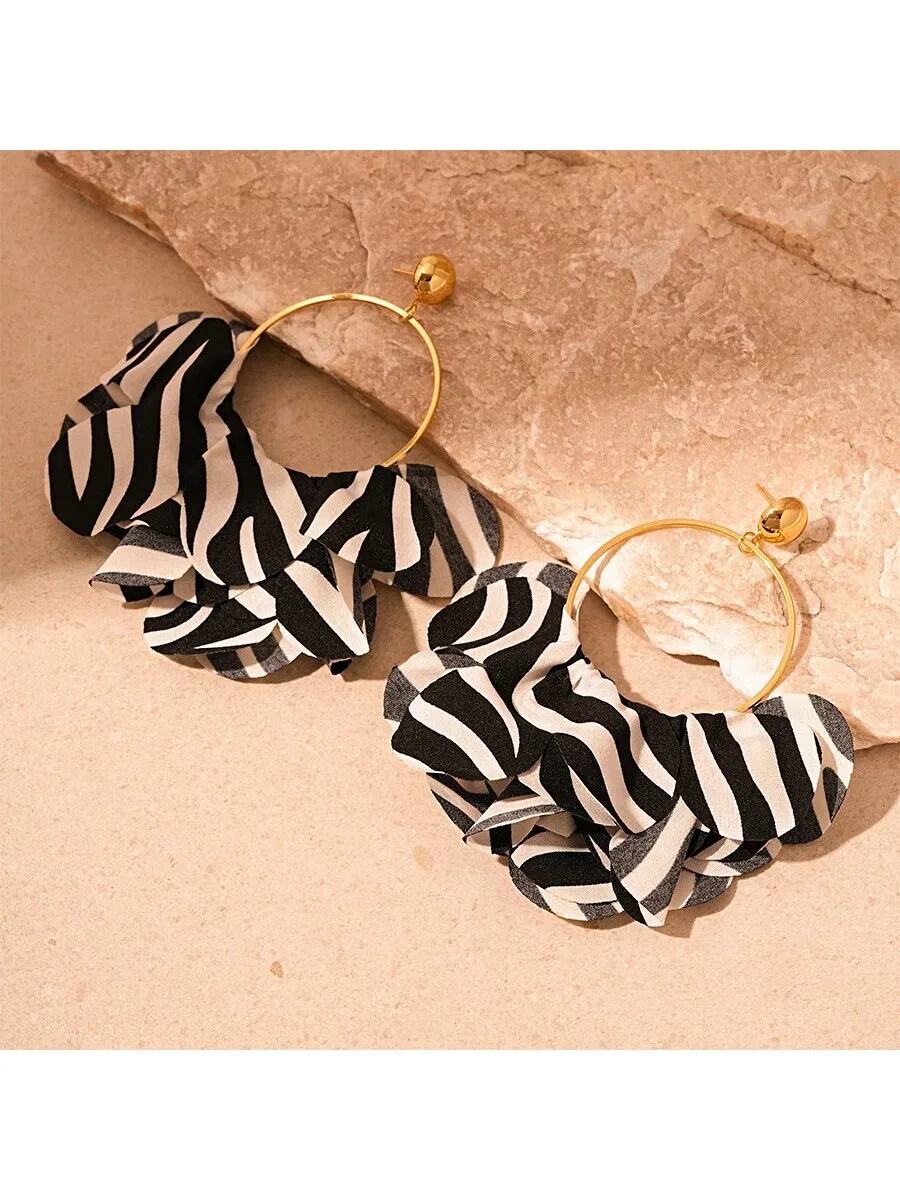 Fashion Zebra Striped Cloth Petal Hoop Earrings For Women
Fashion Zebra Striped Cloth Petal Hoop Earrings For Women