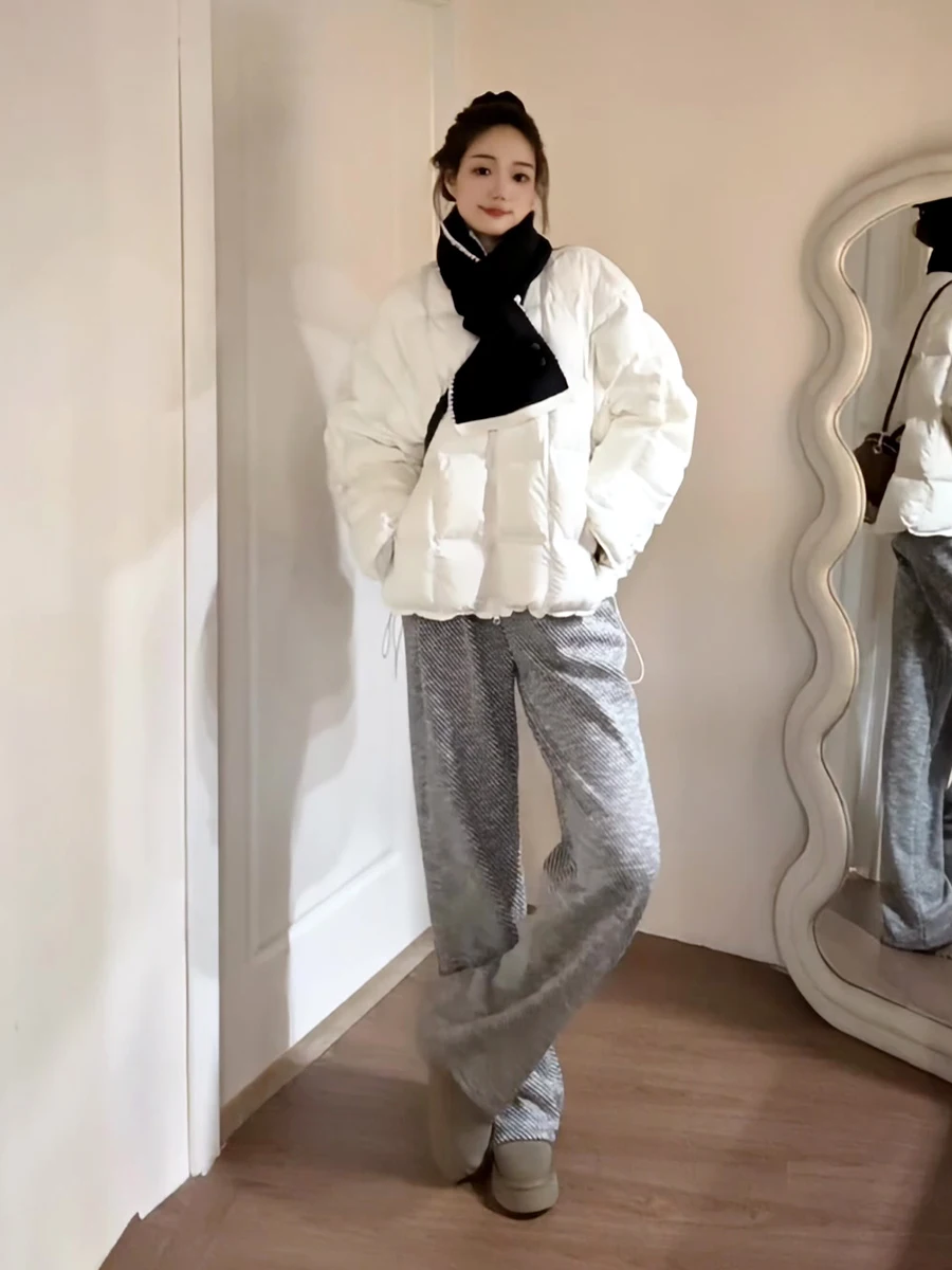 Fashionable Thickened Short down Jacket Women's Korean Style 50% White Duck down Coat Zipper Closure Geometric Pattern
Fashionable Thickened Short down Jacket Women's Korean Style 50% White Duck down Coat Zipper Closure Geometric Pattern