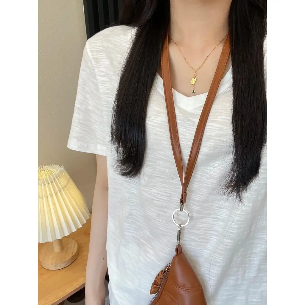 Women's White Cotton T-Shirt V-Neck Short-Sleeved Breathable Casual Summer Top Thin Right Shoulder Bottoming Shirt
Women's White Cotton T-Shirt V-Neck Short-Sleeved Breathable Casual Summer Top Thin Right Shoulder Bottoming Shirt