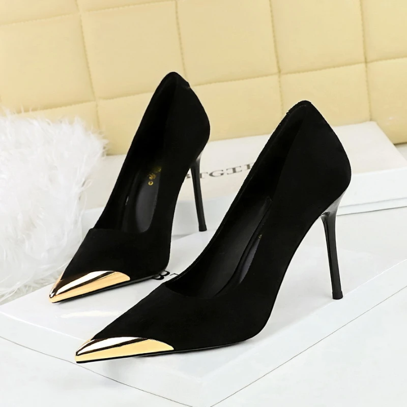 European American Banquet Women's Shoes High Heels Thin Heels Suede Shallow Mouth Metal Pointed Toe Iron Toe Slim Single Shoes
European American Banquet Women's Shoes High Heels Thin Heels Suede Shallow Mouth Metal Pointed Toe Iron Toe Slim Single Shoes