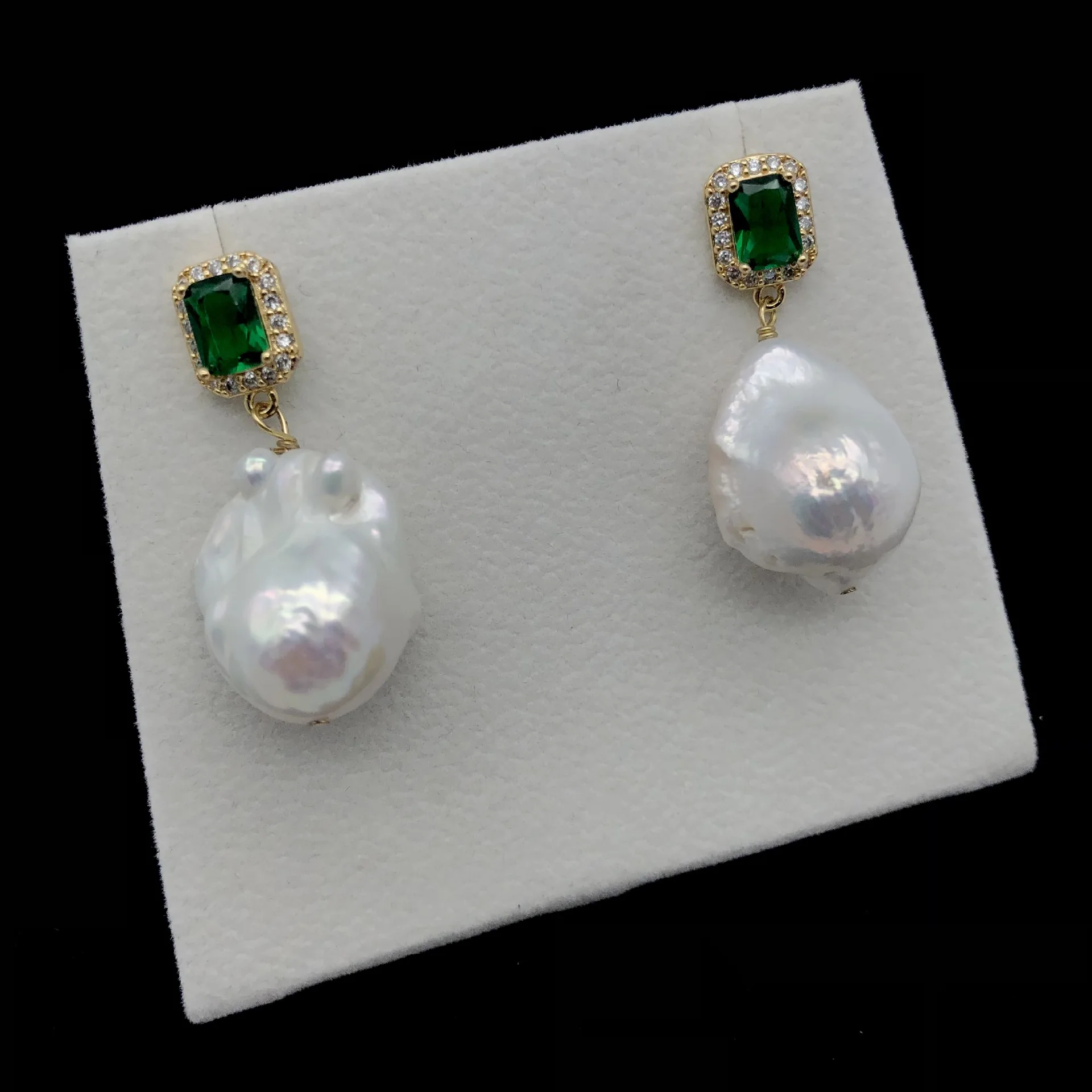 Natural freshwater baroque pearl stud earrings fashion light luxury women's earrings high sense versatile earrings manufacturers
Natural freshwater baroque pearl stud earrings fashion light luxury women's earrings high sense versatile earrings manufacturers