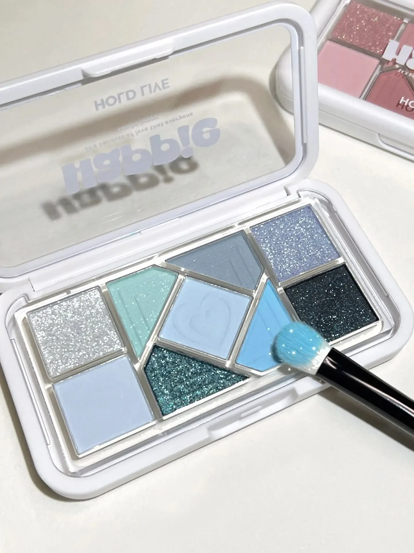 Small powder frame nine-color eyeshadow disc pink blue low saturation pure desire eyeshadow
Small powder frame nine-color eyeshadow disc pink blue low saturation pure desire eyeshadow