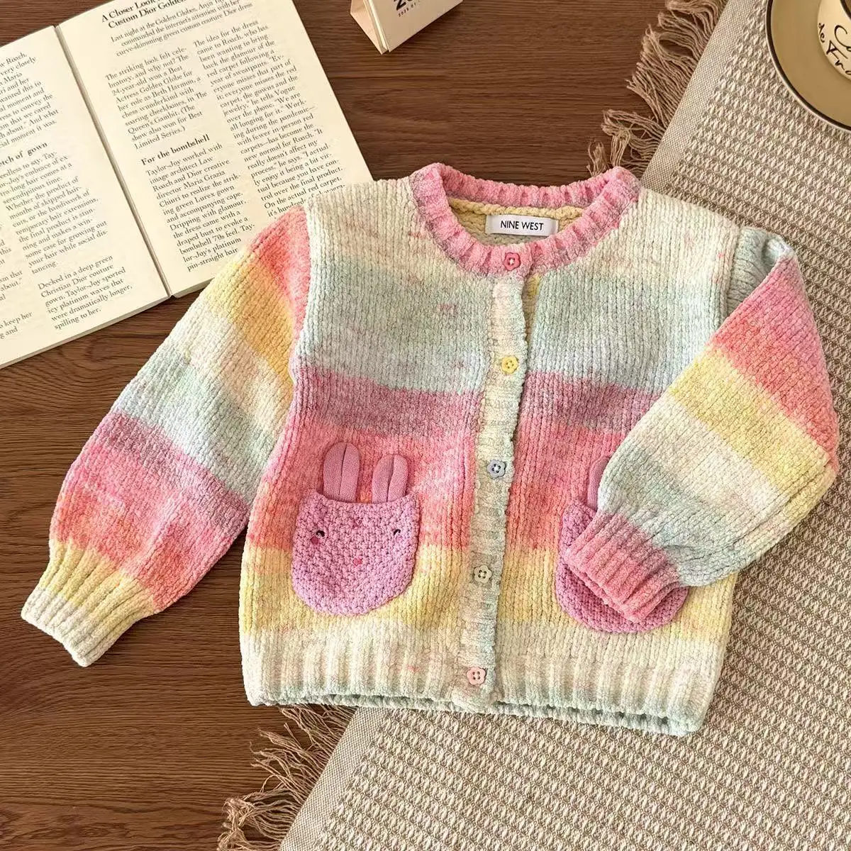 Girls' Knitted Sweater 2025 New Spring and Autumn Cardigan Gradient Color Contrast Children's Cartoon Jacket
Girls' Knitted Sweater 2025 New Spring and Autumn Cardigan Gradient Color Contrast Children's Cartoon Jacket